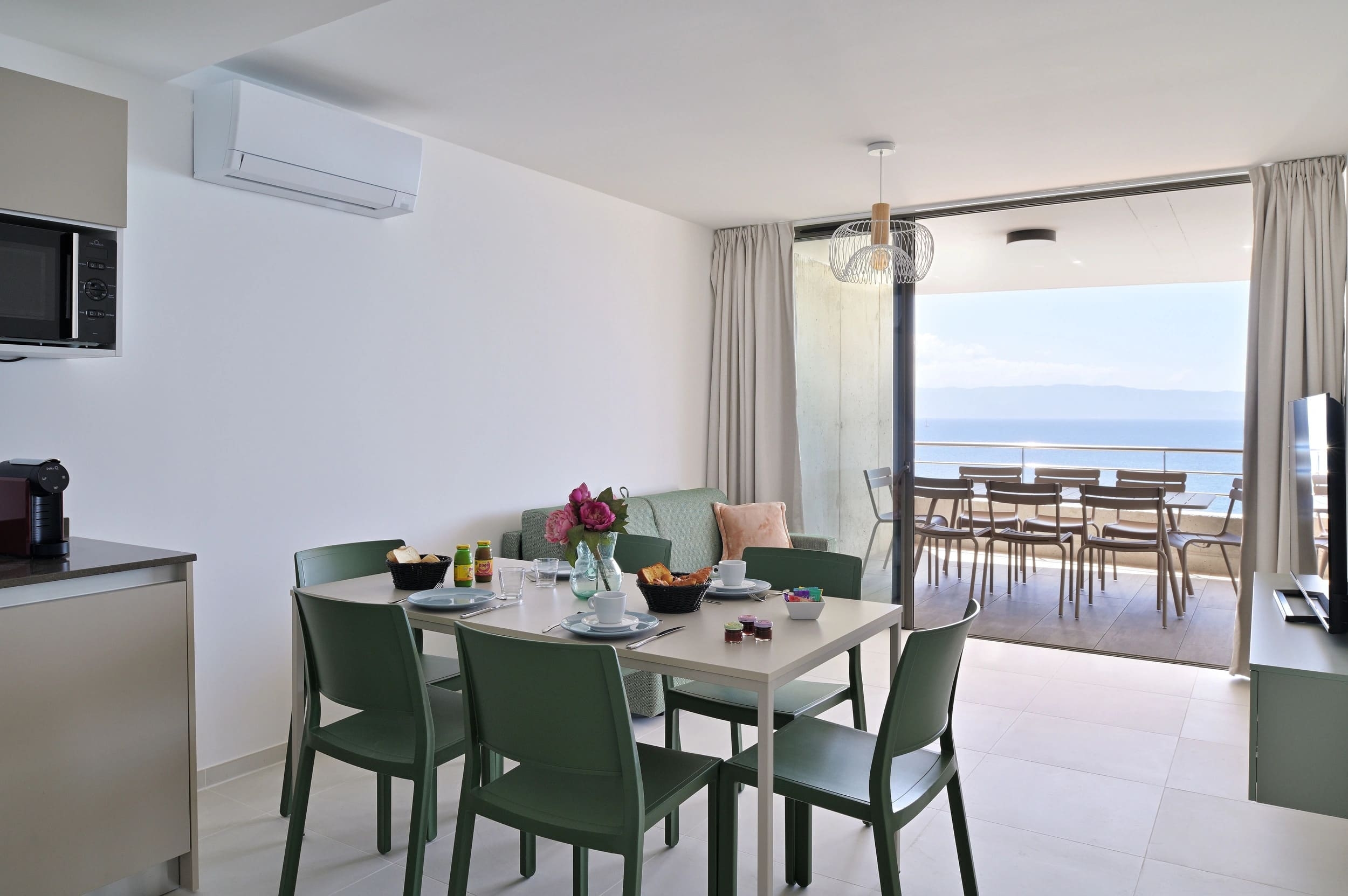 Eden Suites la résidence de vancances au bord de l'eau avec intérieur moderne